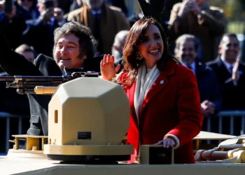 Desfile e inversión militar: «Santa Fe sirve de ejemplo para demostrar la transformación que se está haciendo»