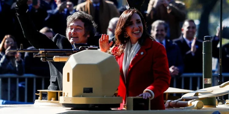 Desfile e inversión militar: «Santa Fe sirve de ejemplo para demostrar la transformación que se está haciendo»