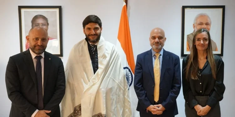 Con la mira en el Santa Fe Business Forum Pullaro se reunió con el embajador de la India