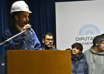 Diputados recibieron a trabajadores estatales despedidos de todo el país