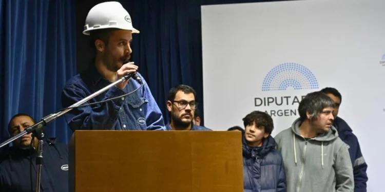 Diputados recibieron a trabajadores estatales despedidos de todo el país