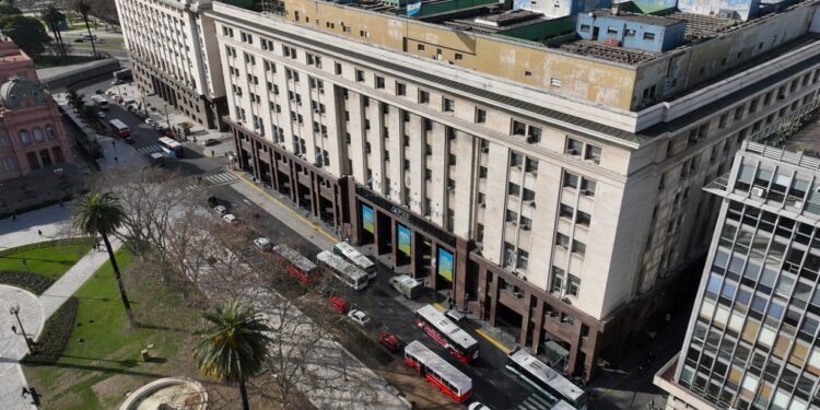 Impuestos, tasas, contribuciones y derechos En la Argentina rigen 155 diferentes tipos de tributos