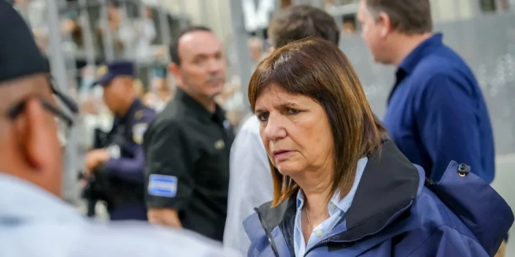 Bullrich se despegó de la visita de diputados libertarios a represores detenidos en Ezeiza