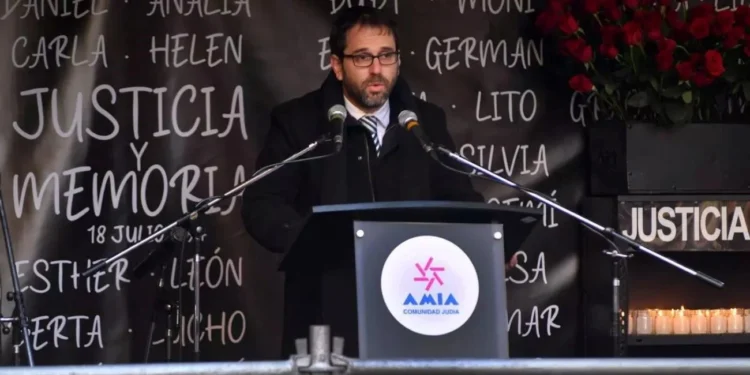 A 30 años del atentado a la AMIA, el titular de la mutual condenó el manejo de la causa judicial