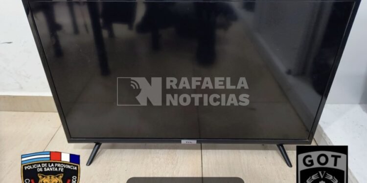 «Estoy amanecido jefe, las cosas las encontré»: un menor fue interceptado con un Tv y herramientas