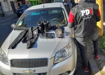 Detuvieron a un falso policía tras robarle el celular a una mujer
