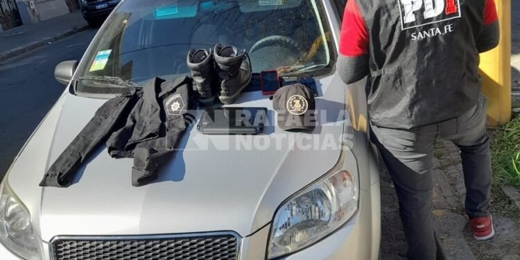 Detuvieron a un falso policía tras robarle el celular a una mujer