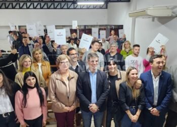 Entregaron escrituras a familias rafaelinos: ¿cómo inscribir una casa como bien de familia y protegerla de embargos?