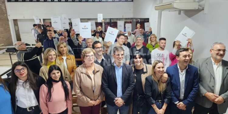 Entregaron escrituras a familias rafaelinos: ¿cómo inscribir una casa como bien de familia y protegerla de embargos?