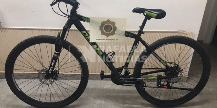 Una bicicleta y una billetera fueron hallados en la vía pública