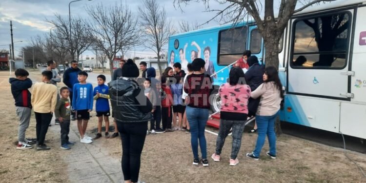 Unos 100 chicos del barrio Jardín recibieron chequeos médicos