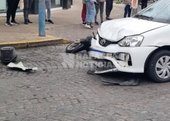 Fuerte choque en pleno centro: dos personas heridas