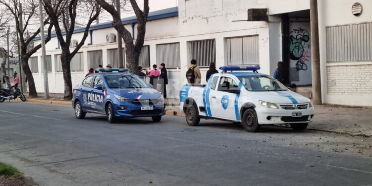 Inseguridad en Rafaela: otro robo en un bicicletero de escuela, con «trasplante» incluido