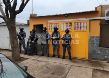 Allanan domicilios en Barranquitas relacionados con investigaciones en curso