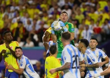 El «maleficio» que dos periodistas argentinos repitieron al aire en la final de la Copa América