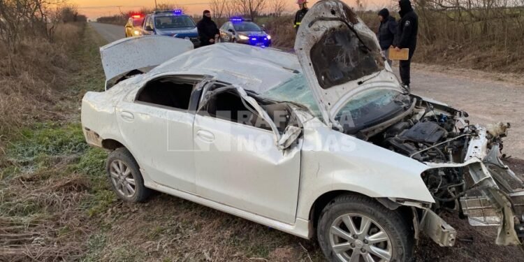 Volcó un auto y su conductor tuvo que se trasladado a un centro de salud