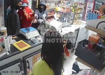 Video: entraron armados a una despensa en barrio San José