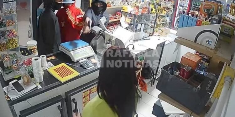 Video: entraron armados a una despensa en barrio San José