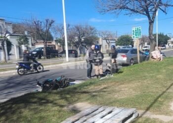 Motociclista lesionada al protagonizar un choque en Bv. Lehmann