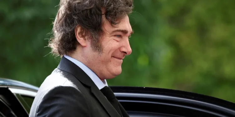 «El perfecto dinosaurio idiota»: Milei cuestionó a Bolivia, Lula y a sus detractores