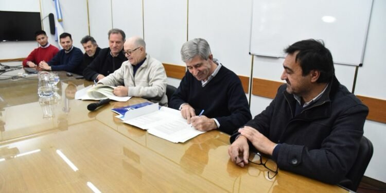 La EPE y la UTN Rosario firmaron un convenio para evitar “enganchados” al servicio de energía