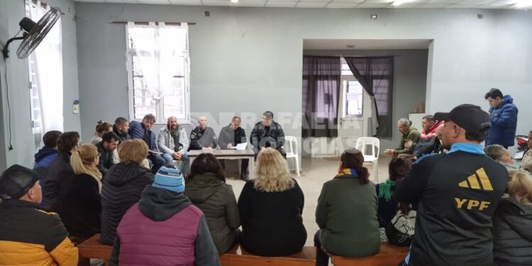 Los vecinos de Bo. 2 de Abril reclamaron y habrá una mesa de trabajo para seguir abordando la inseguridad