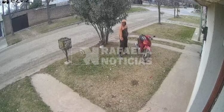 Andan a las vueltas por el barrio buscando cualquier oportunidad para robar