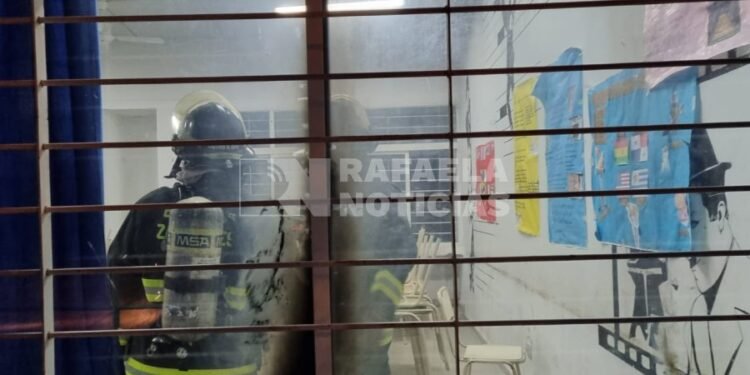 Fuego en un aula del Complejo Educativo del barrio San José