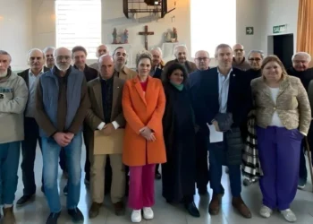 Difundieron una foto de la visita de diputados a represores detenidos en Ezeiza