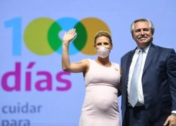 Nuevos chats de Fabiola: “Sabiendo que puedo estar embarazada me pegó una patada en la panza”