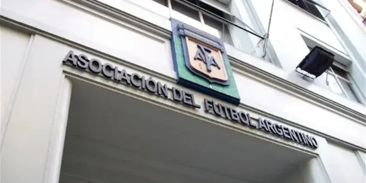 Milei reglamentó las Sociedades Anónimas Deportivas y puso condiciones a la AFA