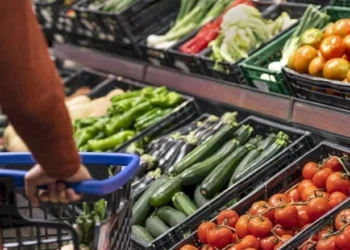 Canasta básica Una familia necesitó más de 900 mil pesos para no ser pobre en julio