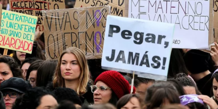 Golpe al plan «Acompañar»: el Gobierno redujo a la mitad la ayuda a víctimas de violencia de género
