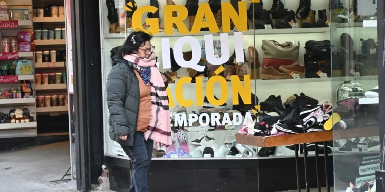 Milei hace pie en la inflación, pero… La economía no reporta mejoras en medio de la crisis política oficial