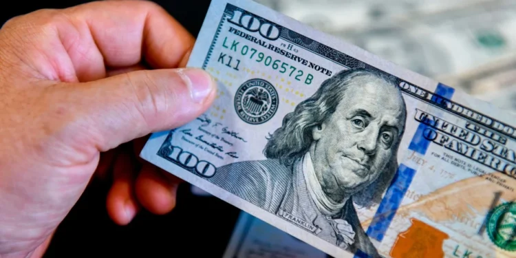 A cuánto se vende el dólar este lunes 12 de agosto, la información minuto a minuto