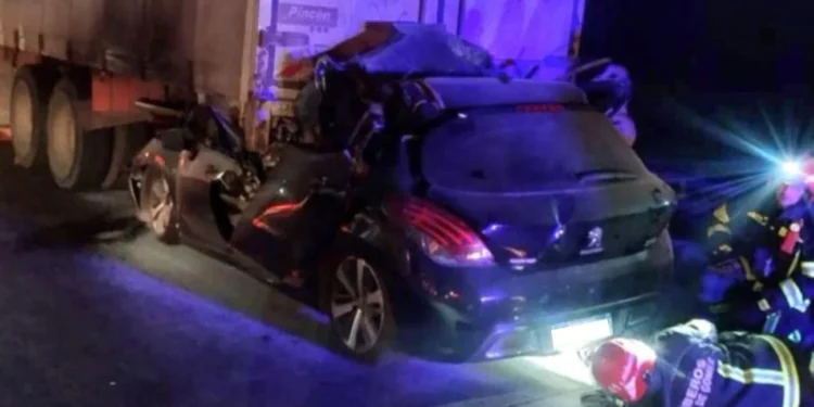 En la madrugada Trágico accidente en la autopista Rosario-Córdoba: dos personas perdieron la vida