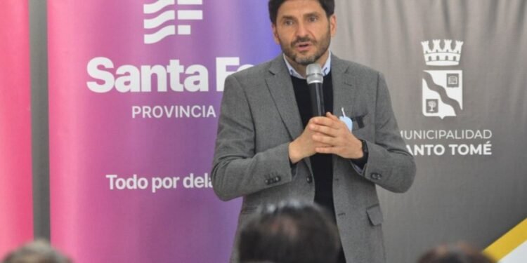 En entregas de escrituras, Pullaro remarcó que «la vivienda es una política pública» en Santa Fe