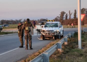 Una camioneta fue partícipe de un fuerte accidente en el Acceso Norte