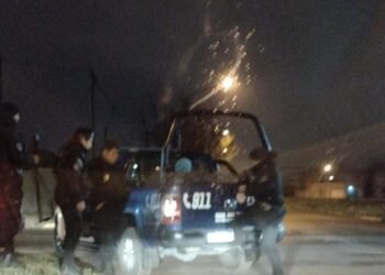 Sujeto atrapado dentro de una obra en construcción