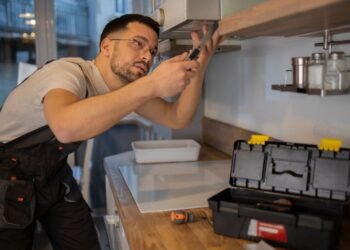 El mes de junio volvió a registrar una caída en los empleos de comercios y servicios