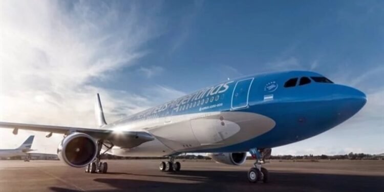 Milei va por Aerolíneas: privatización en la mira y gremios en pie de guerra