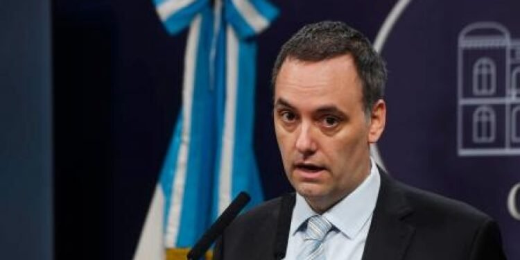 De vocero a ministro: el Gobierno oficializó el ascenso de Manuel Adorni
