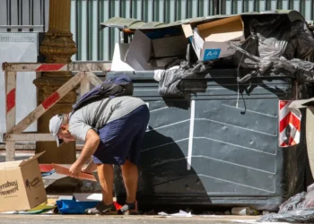 La pobreza en Argentina aumentó al 55,5% y la indigencia al 17,5%, según la UCA