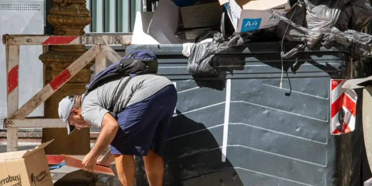 La pobreza en Argentina aumentó al 55,5% y la indigencia al 17,5%, según la UCA