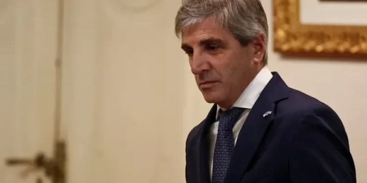 Promesas en medio del caos: Caputo aseguró que la inflación bajará y los salarios subirán