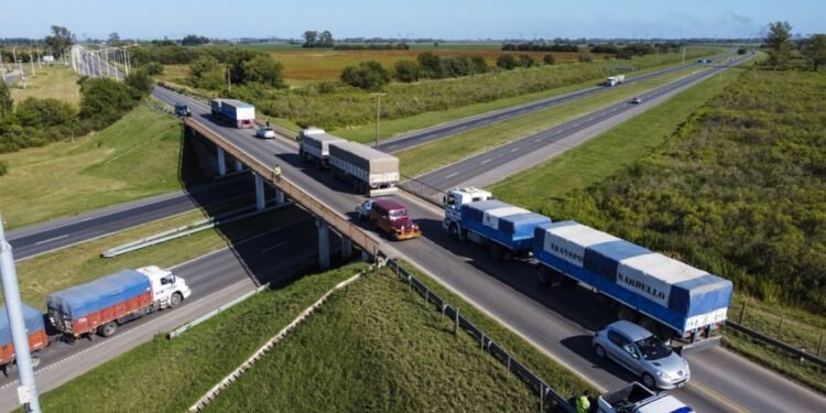 Mover un camión en la Argentina fue 3,28% más caro en agosto