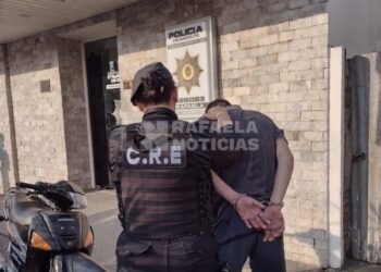 Andaba por domicilios ajenos y terminó en el interior de la Primera