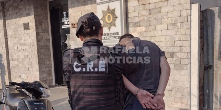 Andaba por domicilios ajenos y terminó en el interior de la Primera