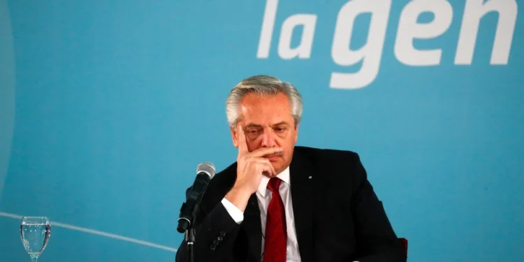 Alberto Fernández fue imputado por una extensión «política» de la cuarentena