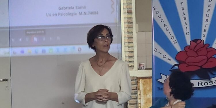 Importante charla sobre prevención del suicidio en Bo. Villa Rosas